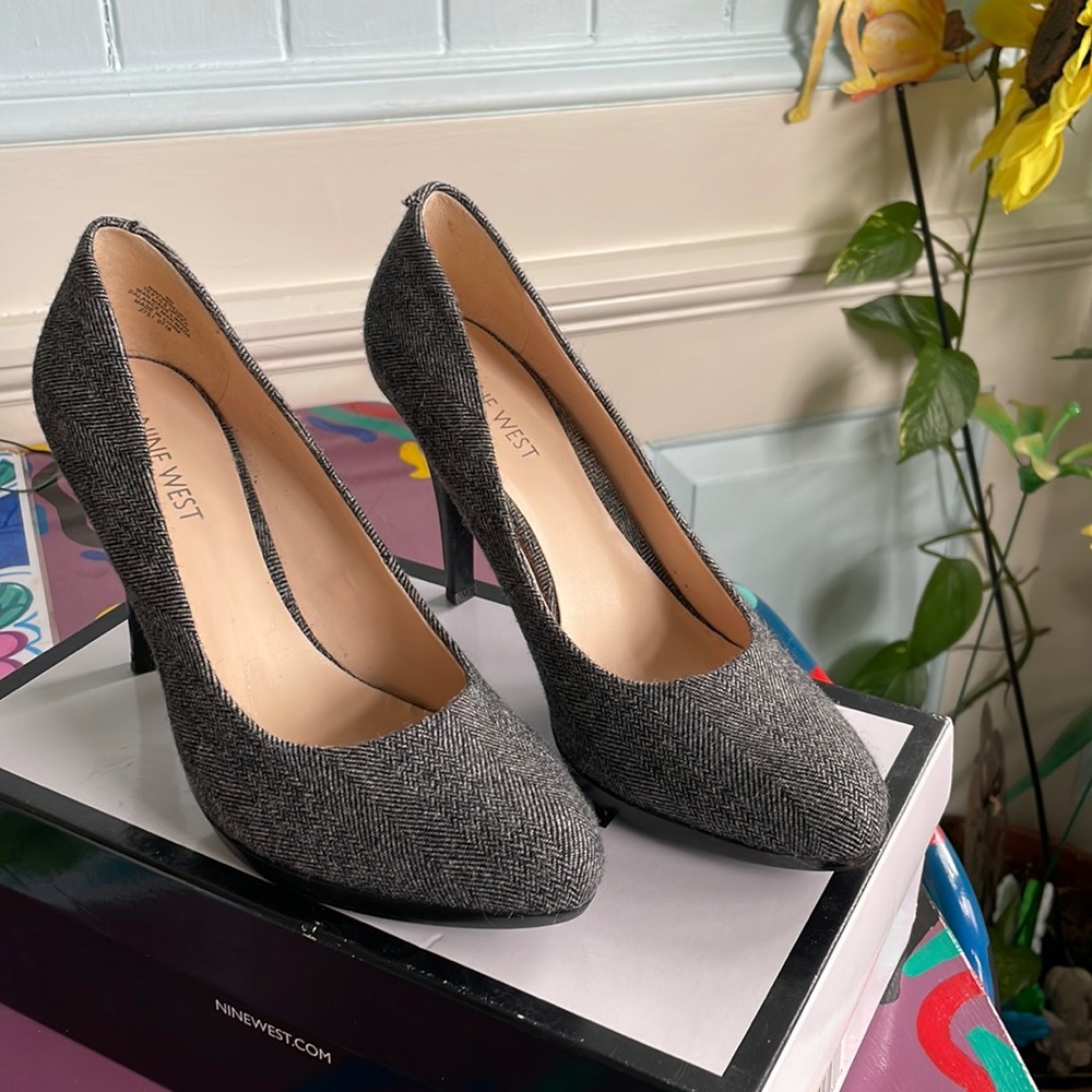 Nine West, Gray/Black, 4” heels, size 8